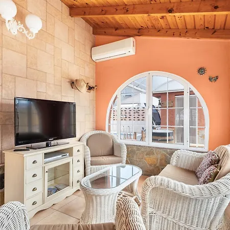 Spacious Private Family With Ac And Pool Дом отдыха