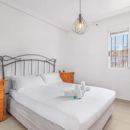 Spacious Private Family With Ac And Pool Semesterbostad *