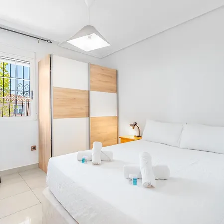 Semesterbostad Spacious Private Family With Ac And Pool